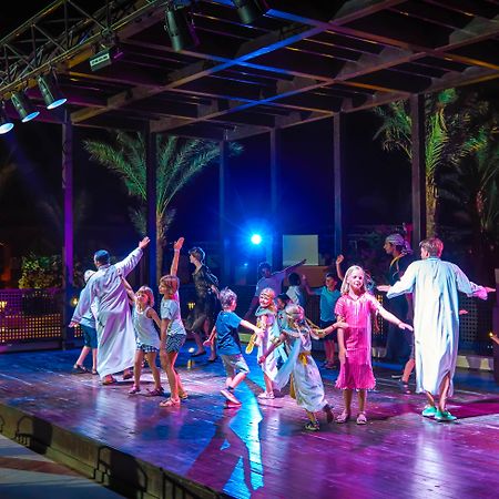 ホテル Jaz Makadi Oasis Club エクステリア 写真
